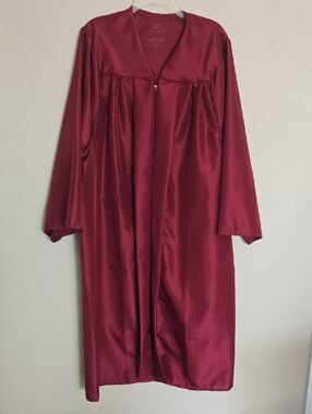Josten Maroon/Crimson Graduation Cap And Gown Set, Size 5'7 To 5'9, Unisex